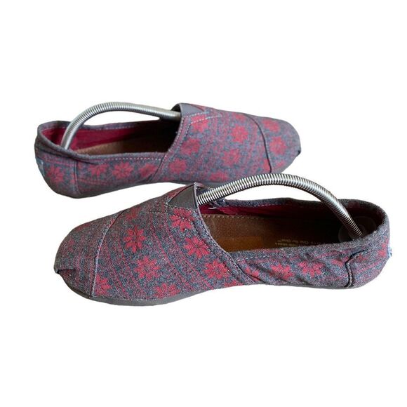 TOMS Snowflake Slip On Flats Gray And Red Size 10.5 - Picture 4 of 6
